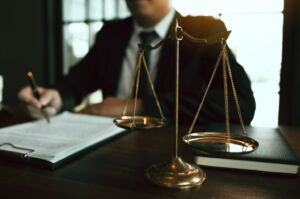 مشاوره حقوقی رایگان با وکیل پایه یک دادگستری